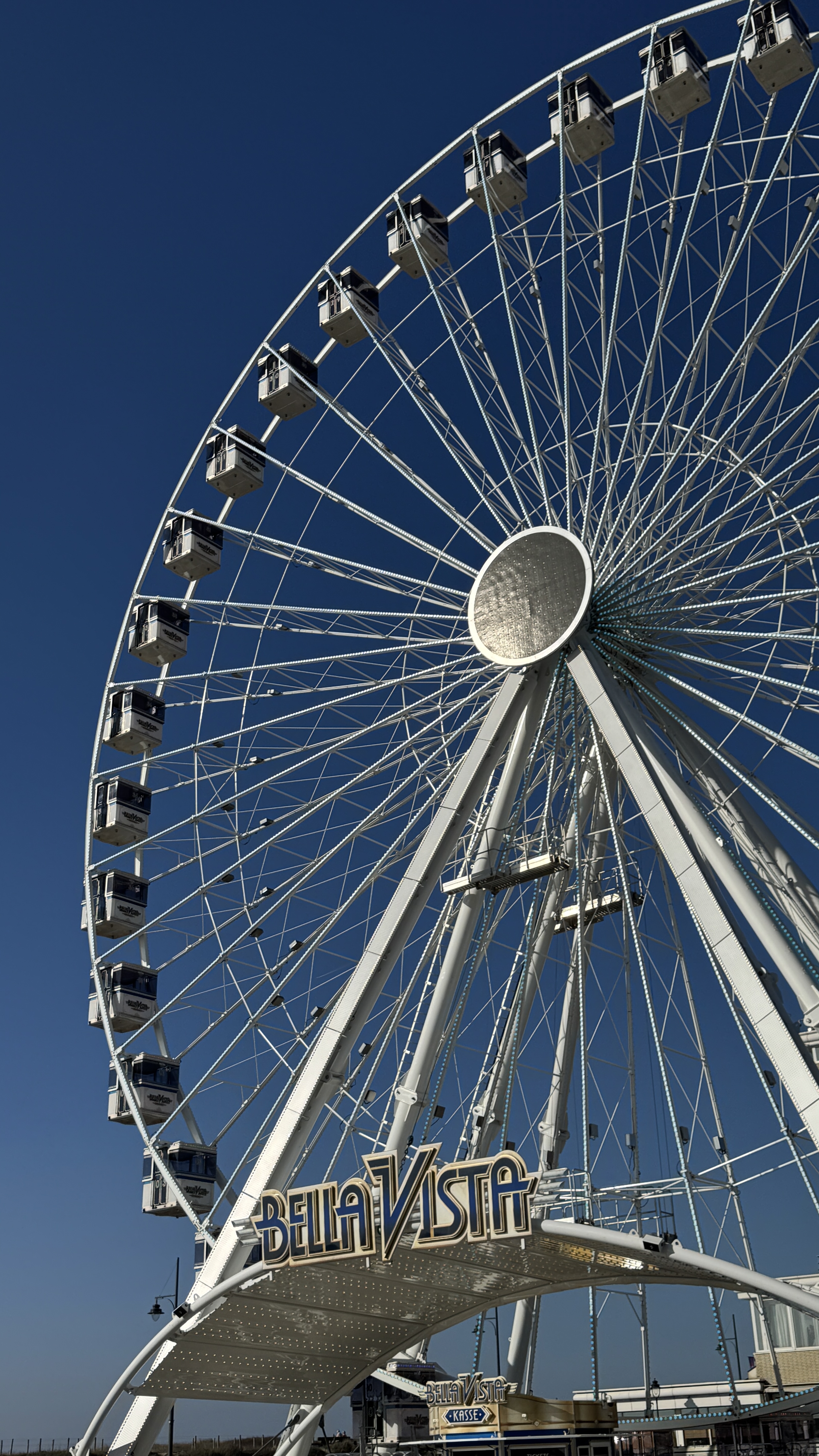 Reuzenrad Bella Vista prijkt aan de horizon van Noordwijk tijdens de zomermaanden.