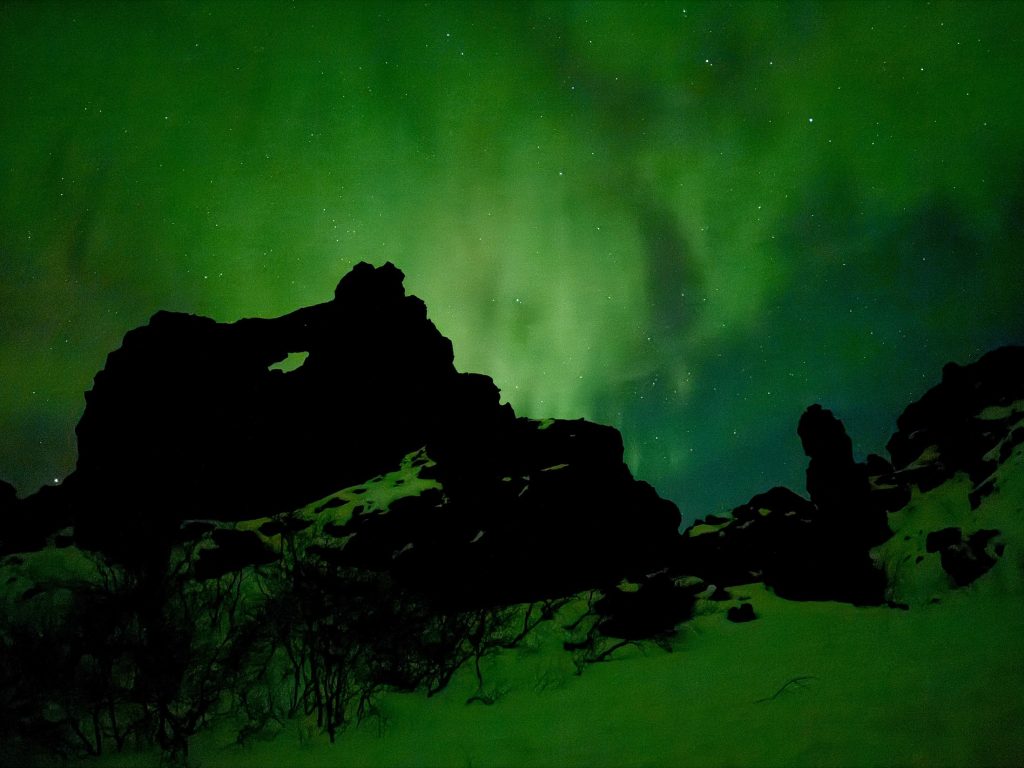 Noorderlicht in Dimmuborgir in IJsland