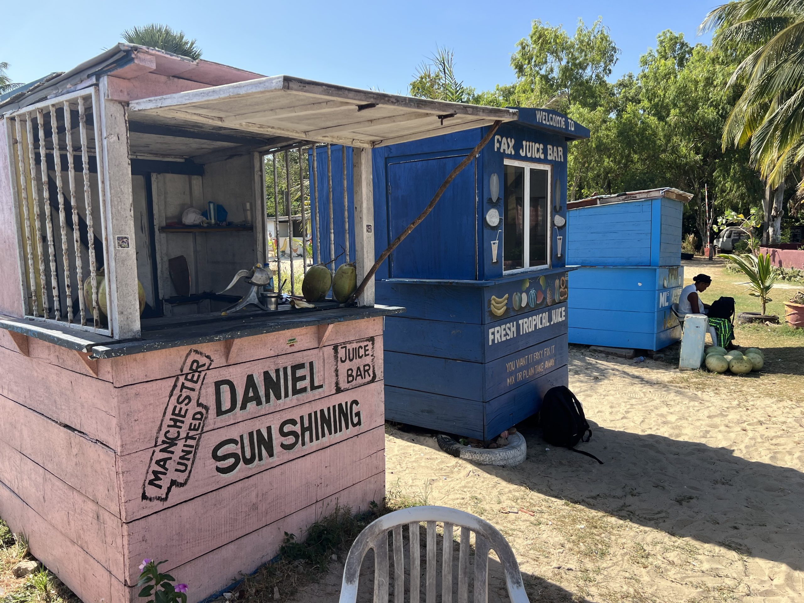 Juicetentjes op het strand bij Cape Point