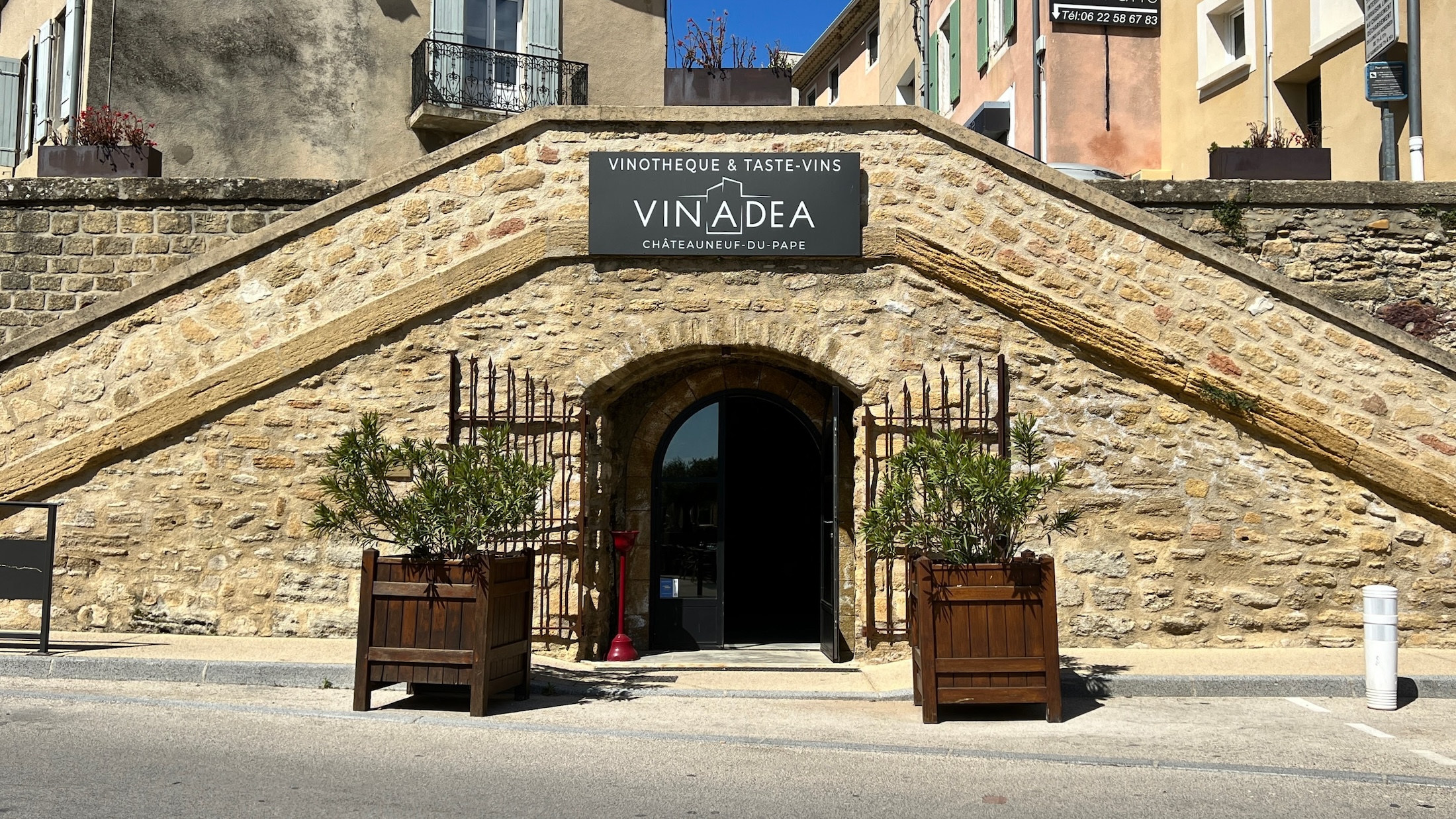 In Chateauneuf du Pape draait het maar om één ding en dat is wijn