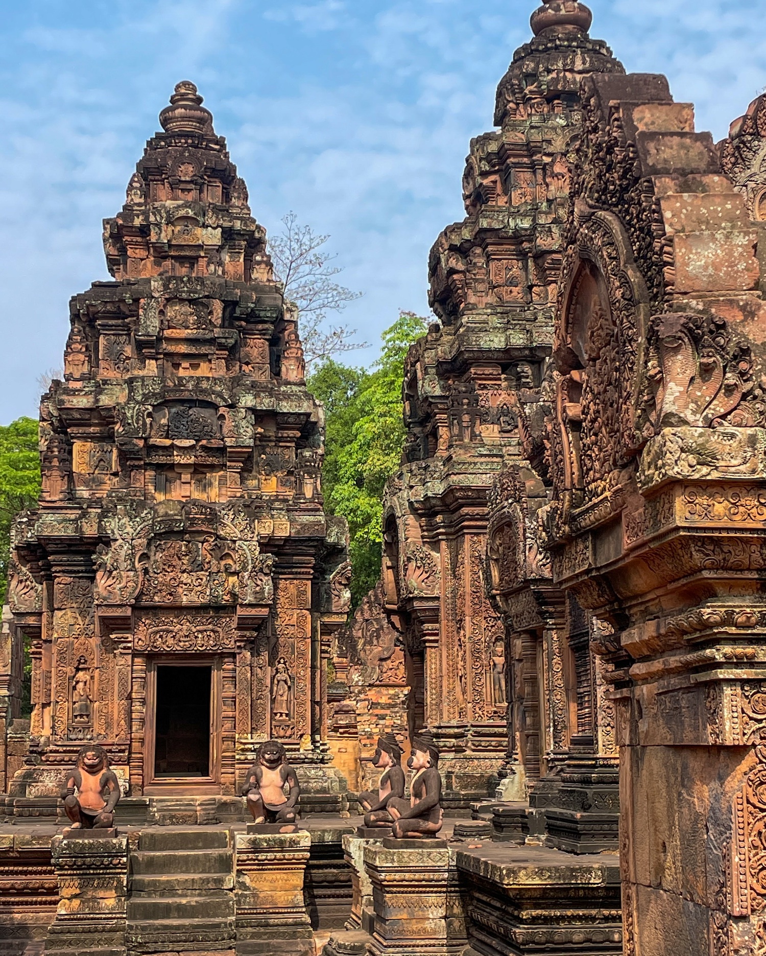 Een van de mooist gedecoreerde tempels is Banteay Srei