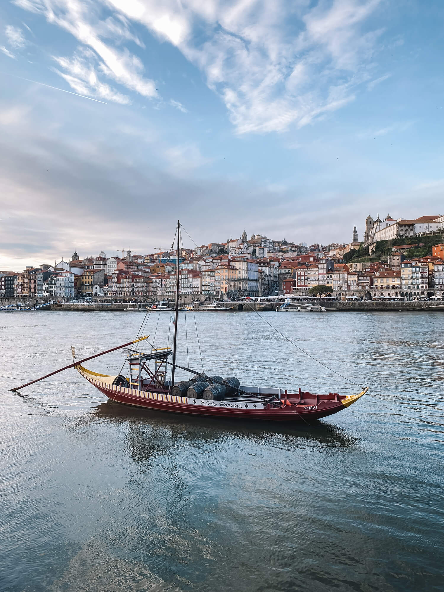 Vroeger werd port vanuit de Douro-vallei met Rabelo boten verscheept naar Gaia om te rusten