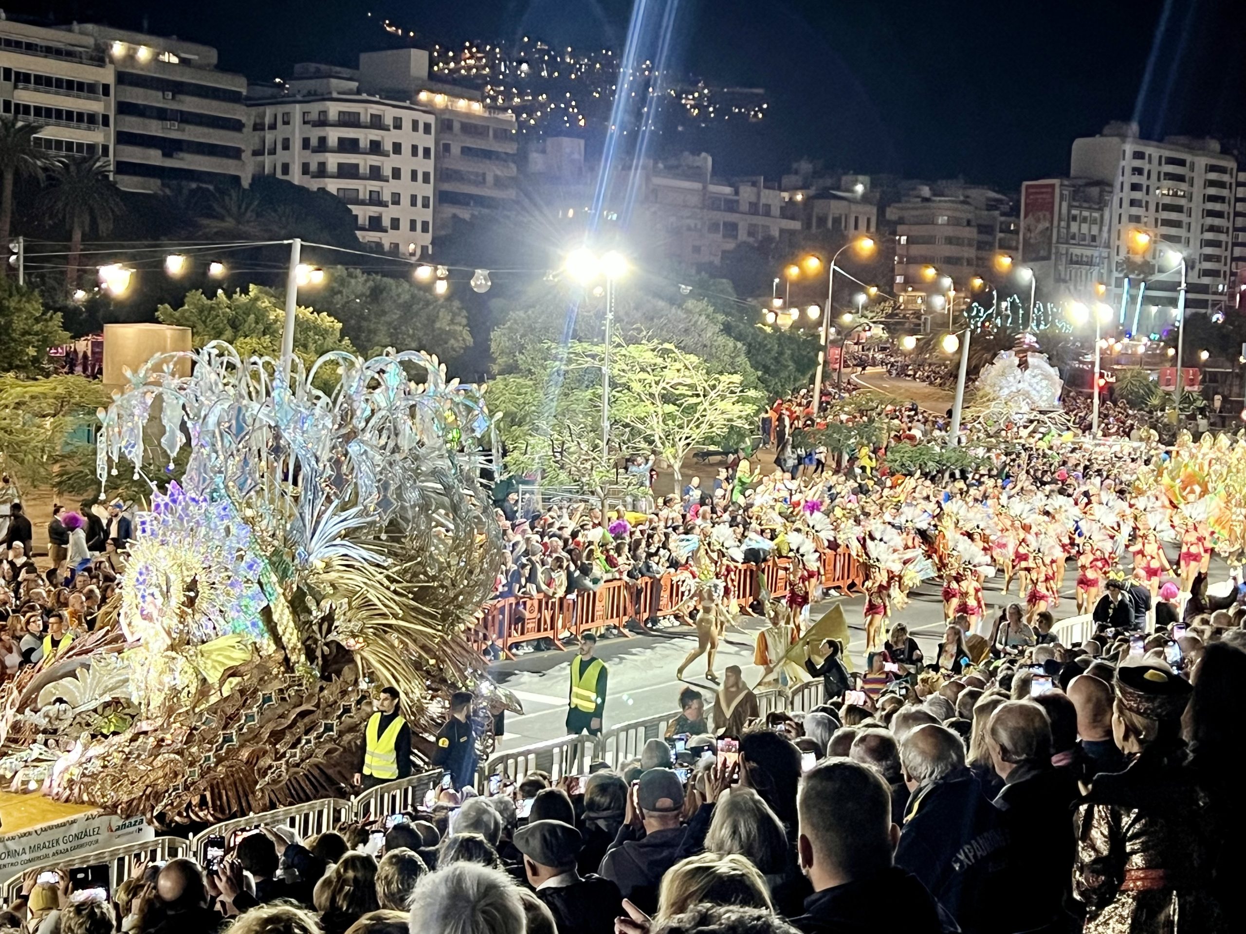 Carnaval in Santa Cruz tijdens de Coso-parada