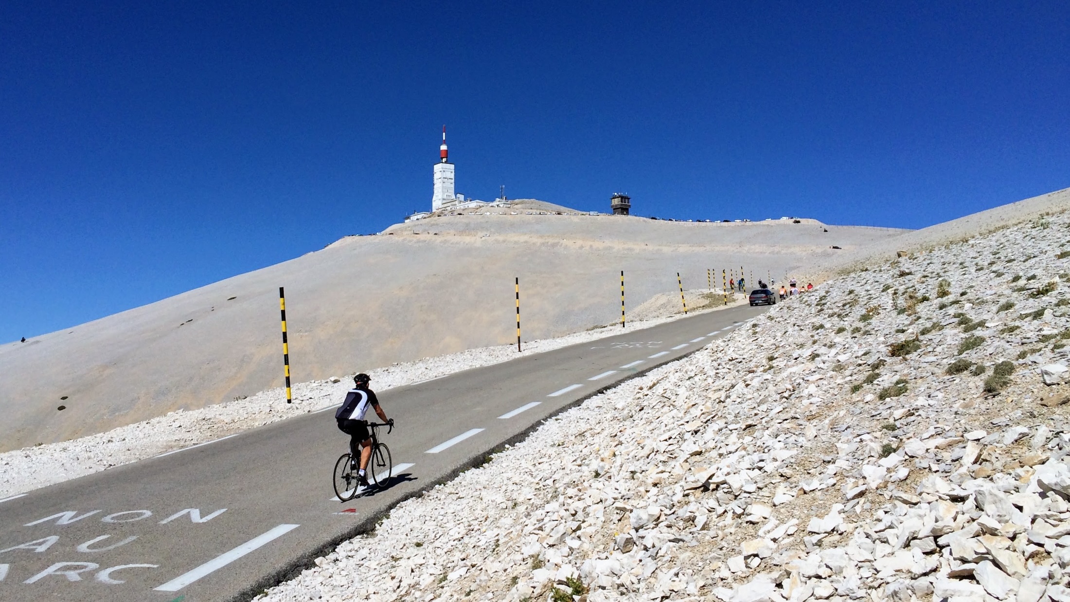 De Mont Ventoux, de fameuze berg ligt op een klein uurtje rijden