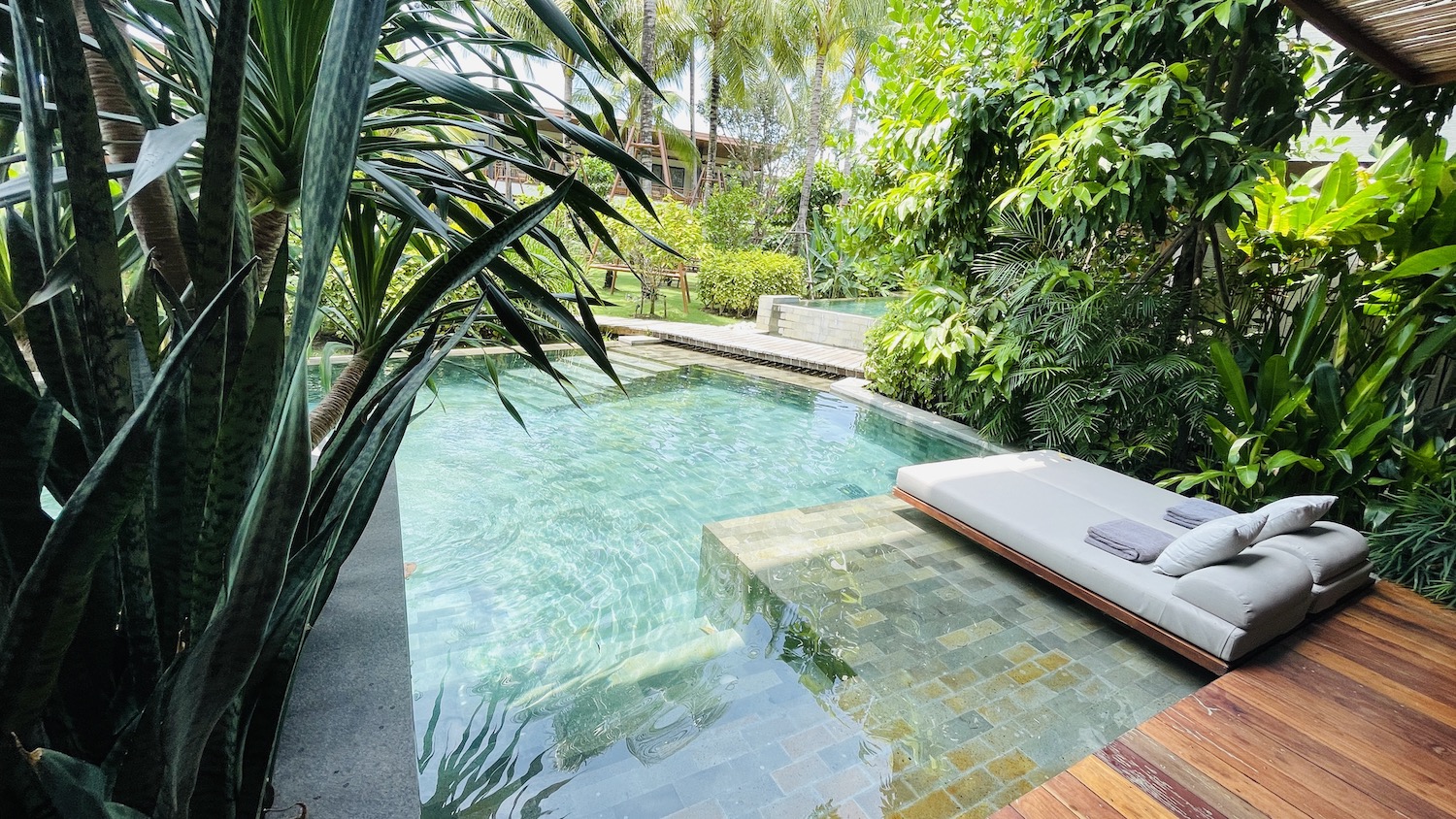 Directe toegang tot een van de zwembaden vanuit je kamer. Need we say more?