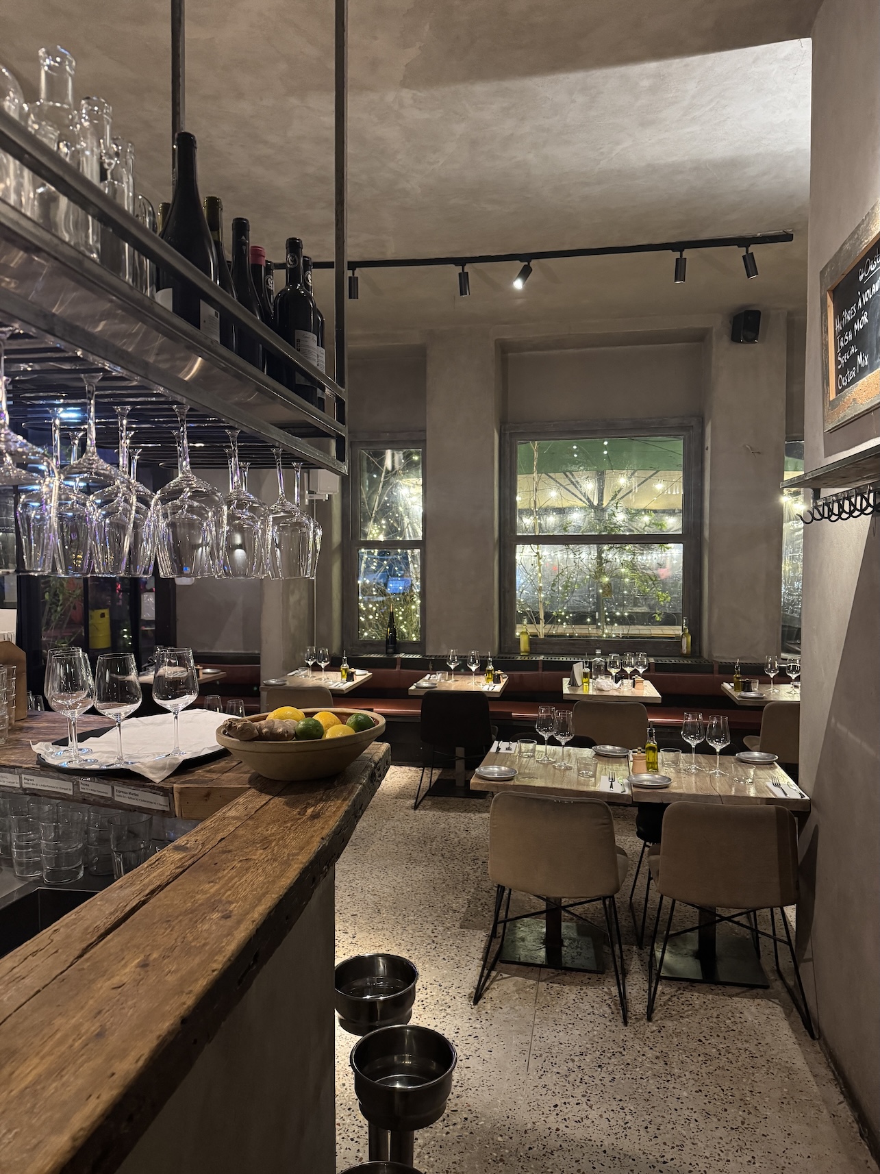 Interieur van restaurant Fiskebar in Antwerpen