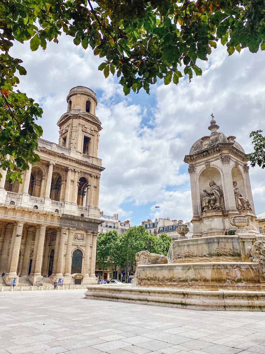 Église Saint-Sulpice in de wijk Saint-Germain-des-Prés in Parijs