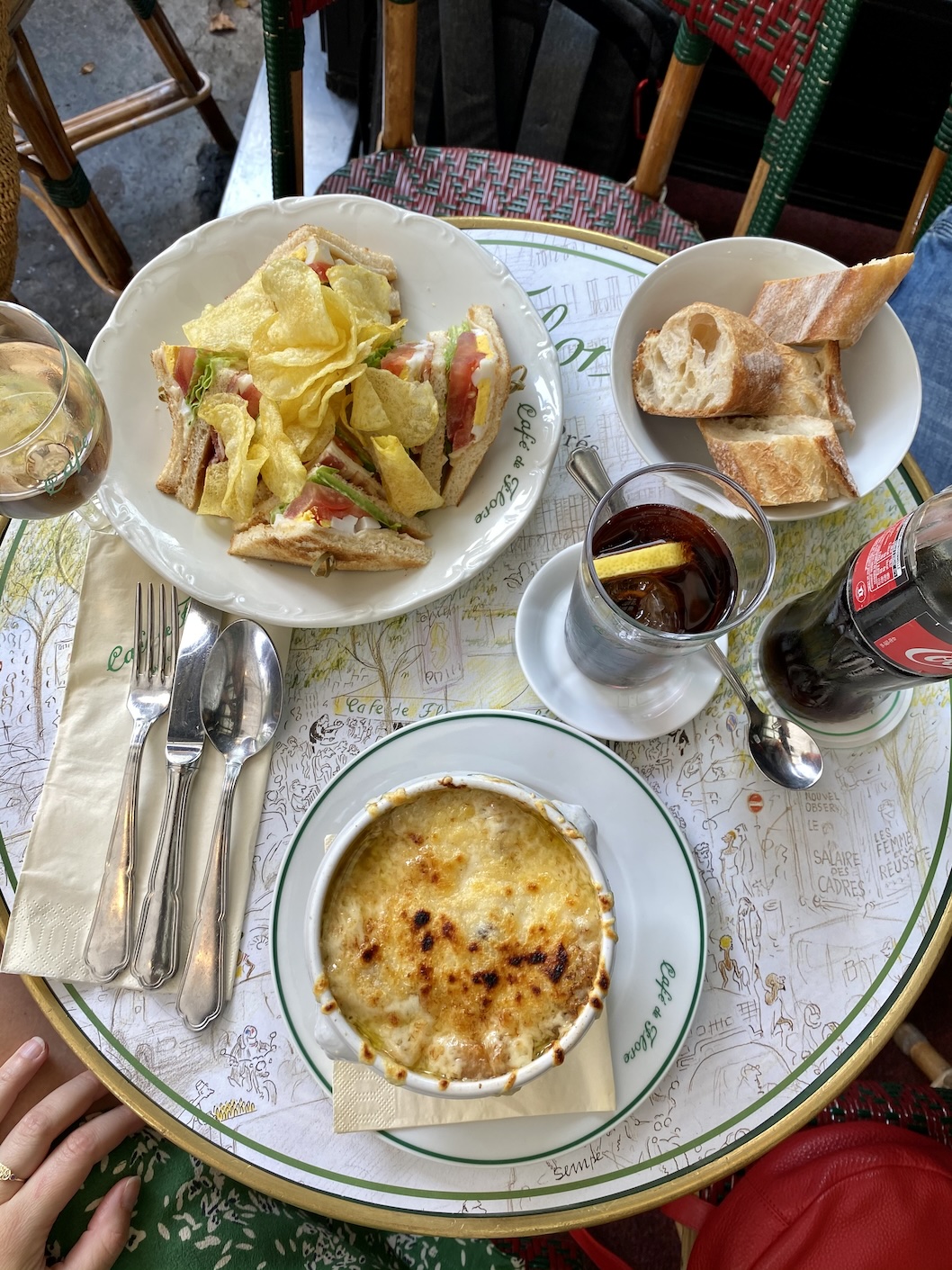 Franse uiensoep bij Café de Flore in Parijs