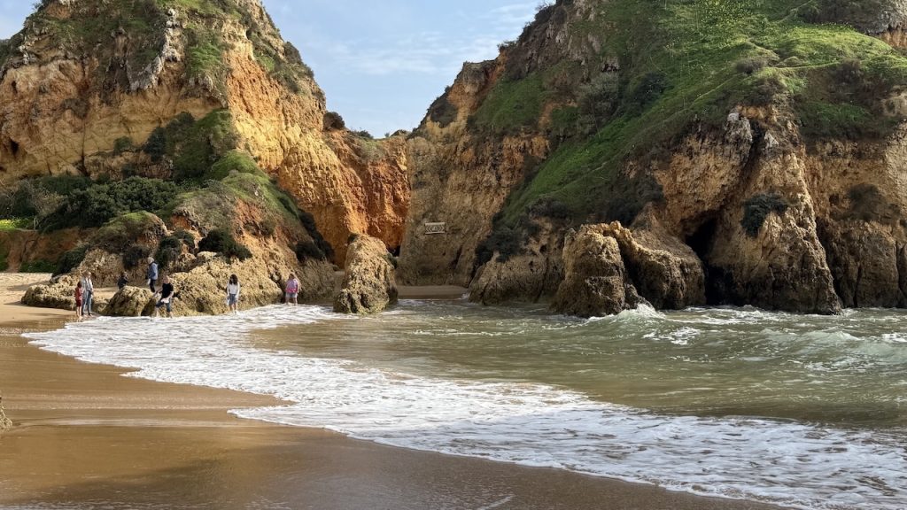 Praia dos Três Irmãos in de Algarve