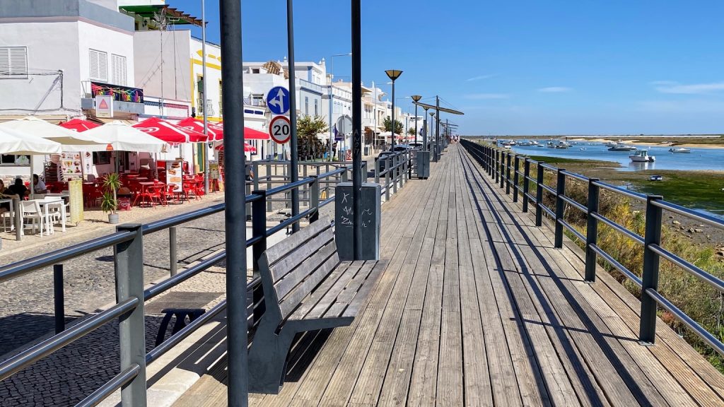 Cabanas ligt aan een lagune