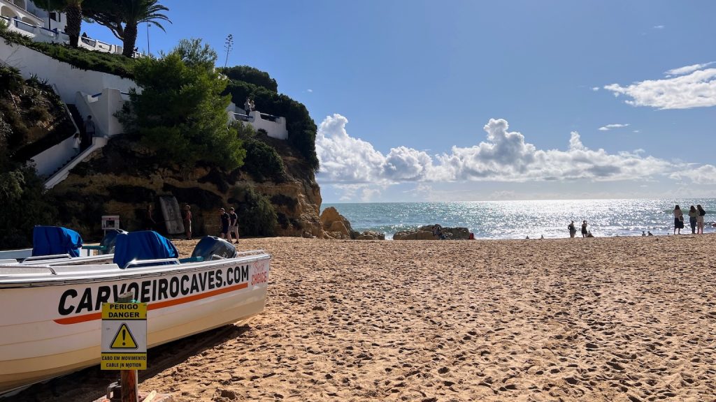 Genieten op het mooie strand van Carvoeiro