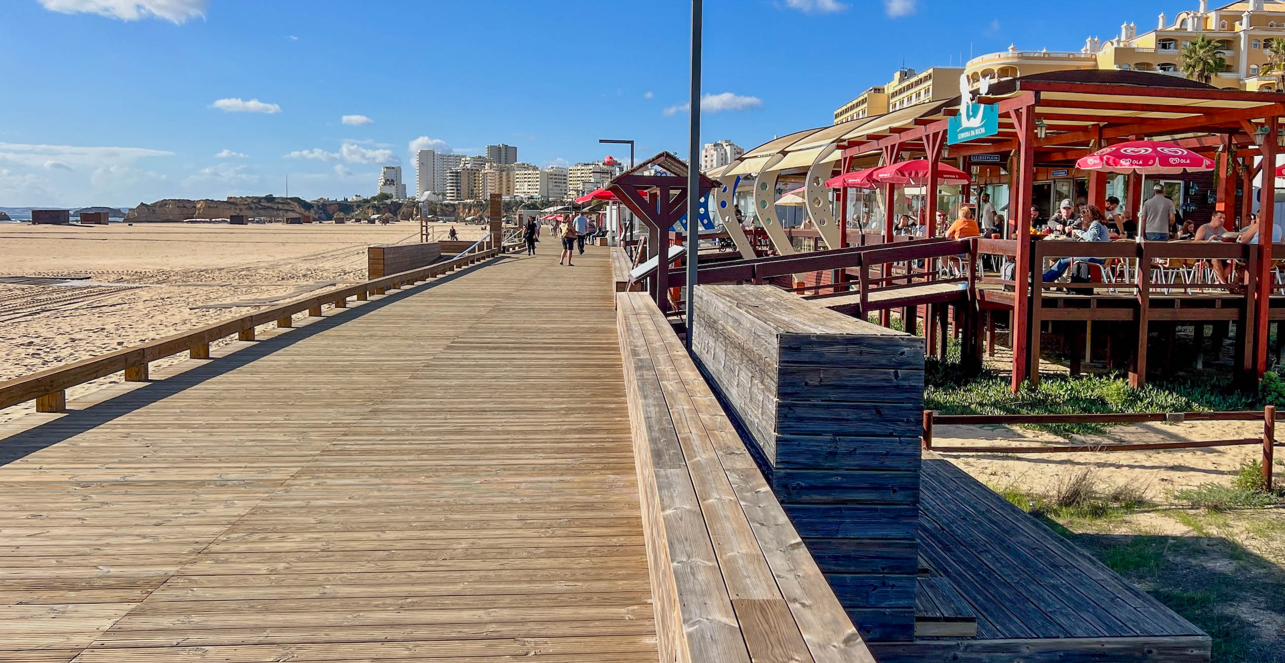 Gezelligheid op het strand van Praia da Rocha