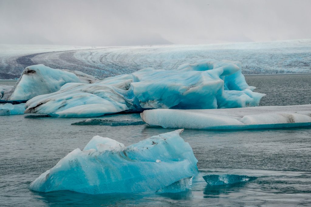 De indrukwekkende ijsschotsen van gletsjermeer Jökulsárlón