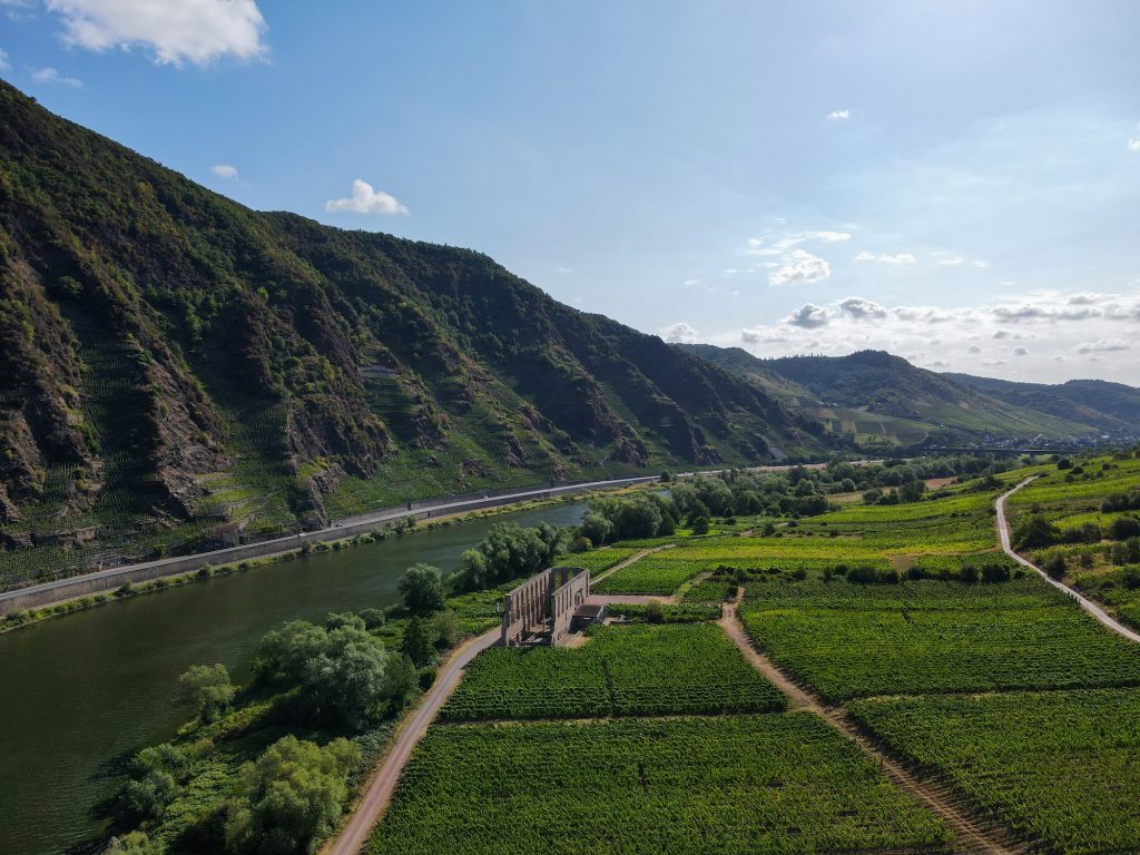 Een romantische roadtrip niet ver van de grens: de prachtige Duitse Moezelregio leent zich hier goed voor!