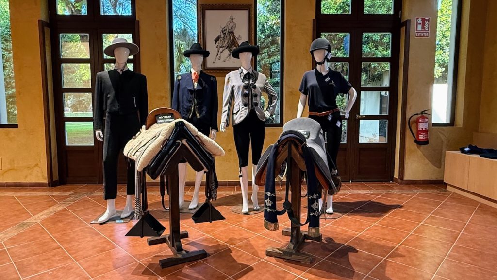 Merchandise in de De arena van de Koninklijke Andalusische Rijschool