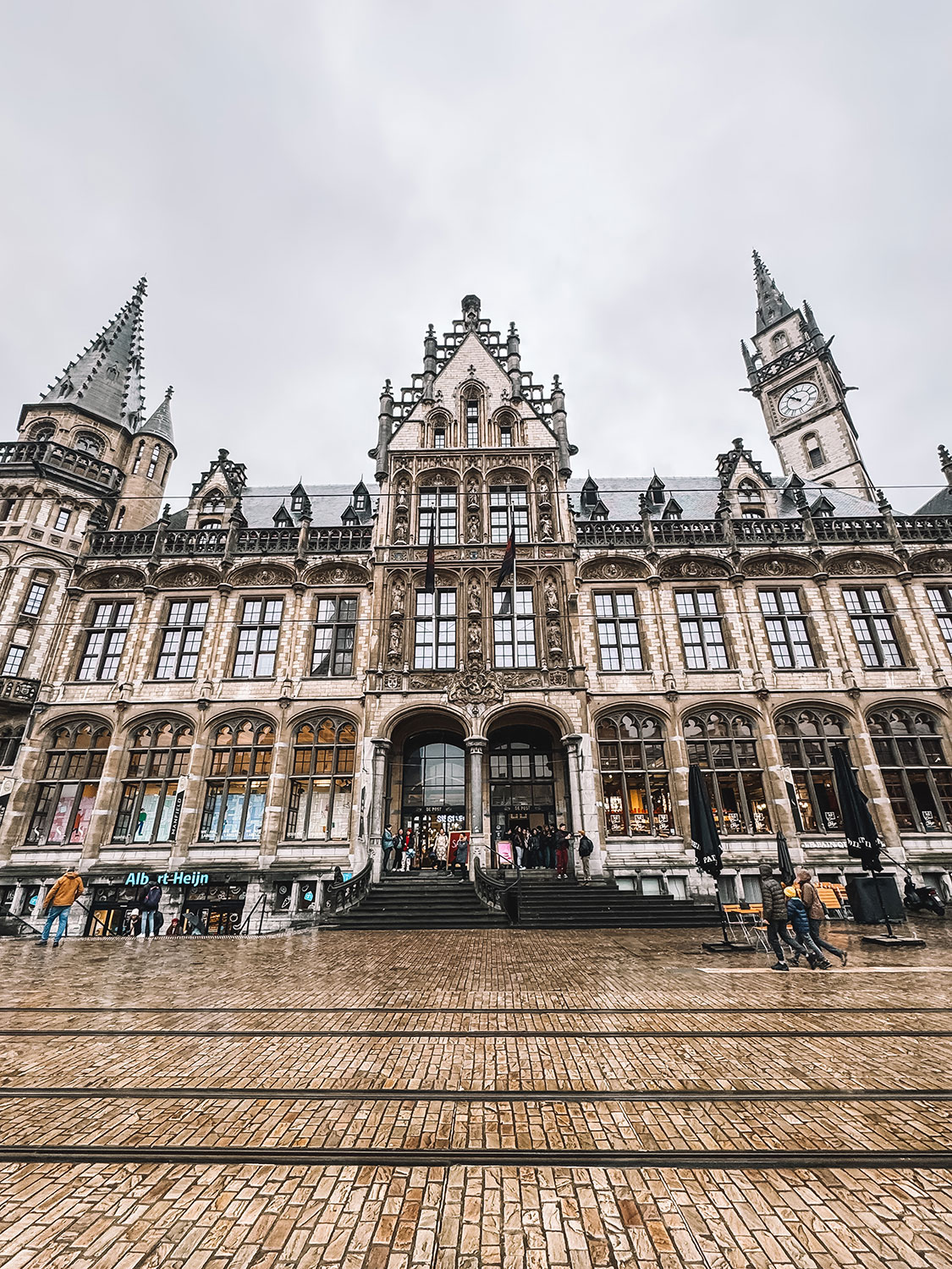 Winkelcentrum De Post op de Korenmarkt in Gent.