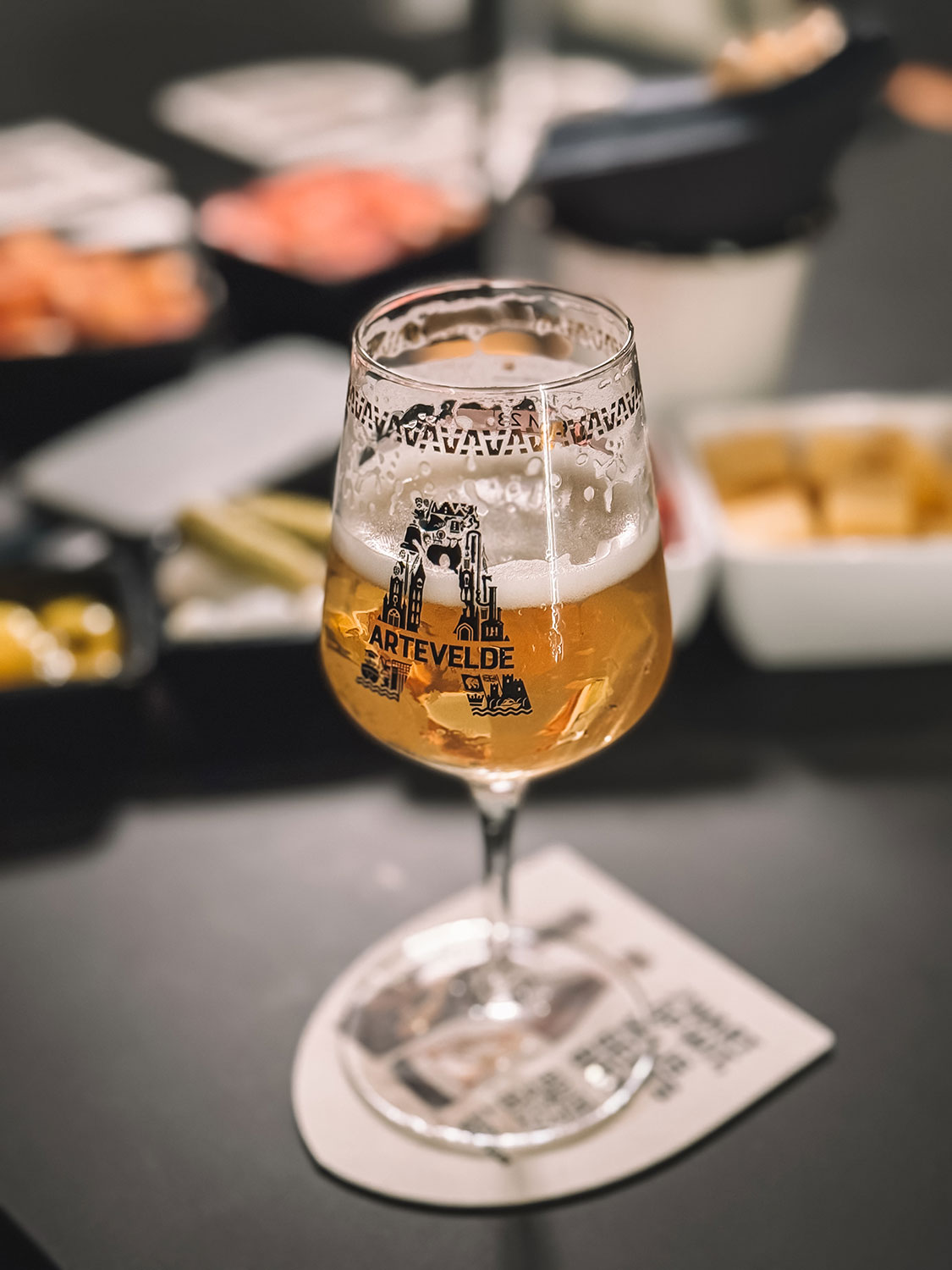 Breng een brouwerij bezoek met bierproeverij aan Artevelde Brewery.
