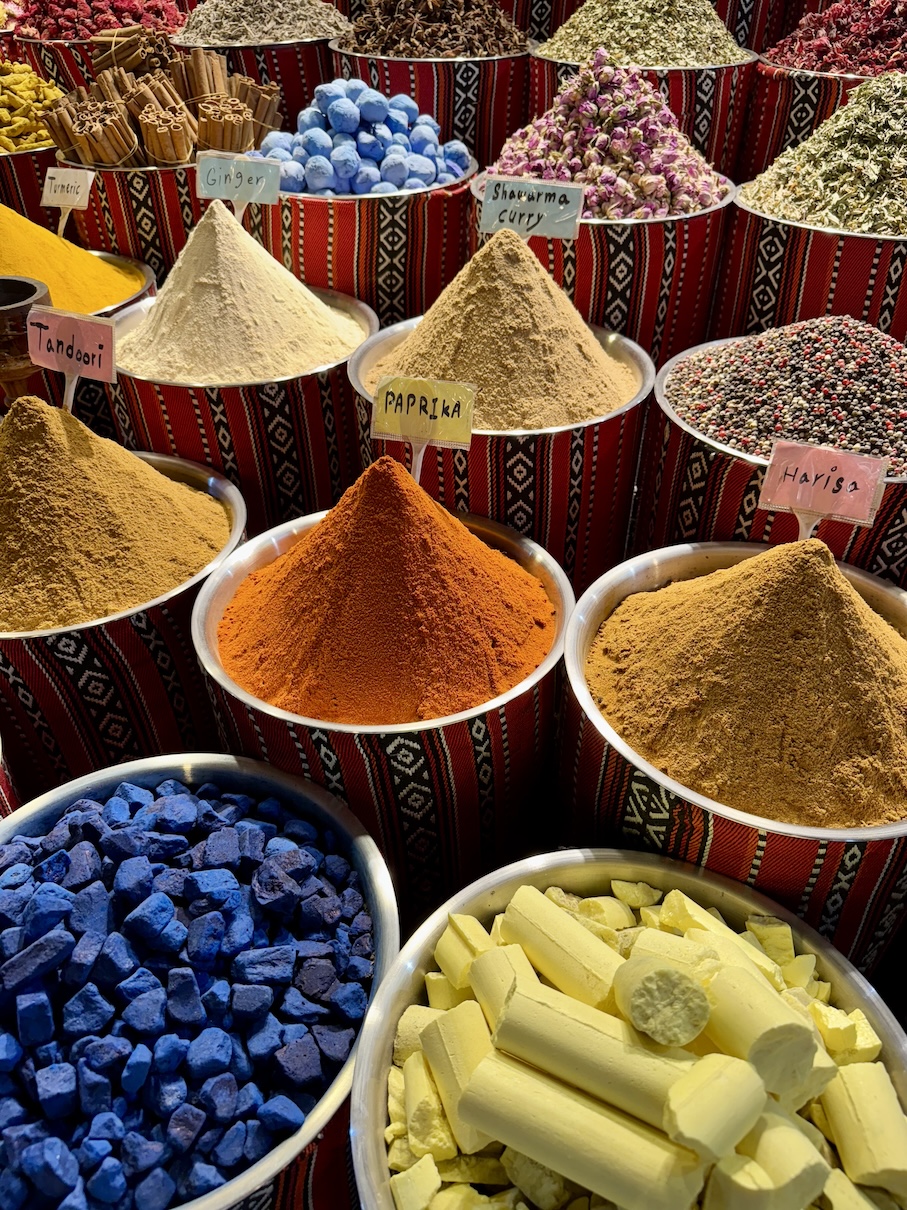 Kleuren op de kruidensouk in Dubai