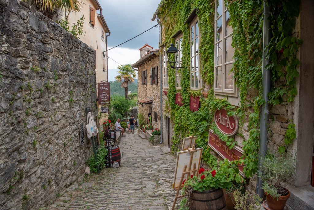 Straatje in Hum in Kroatië