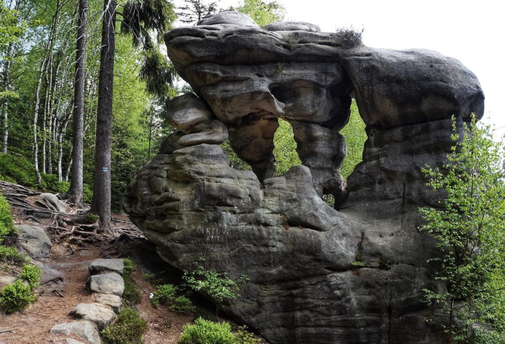 de rotsen van Ostaš