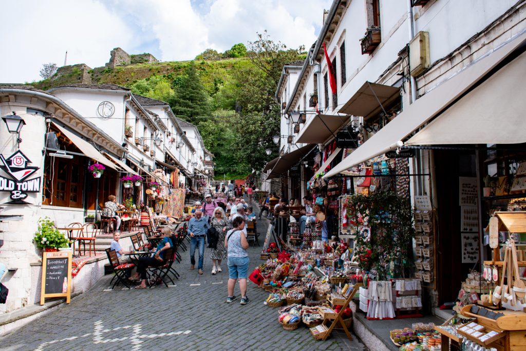 De straathes van Gijrokaster