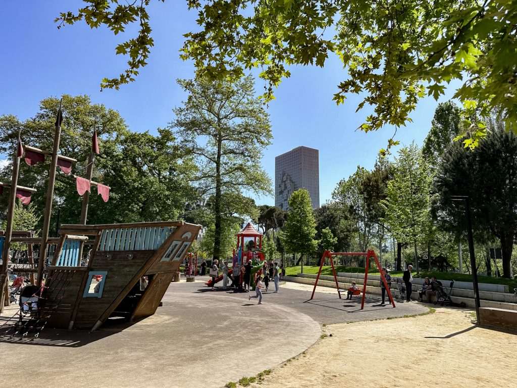 Tirana-albanie-speeltuin