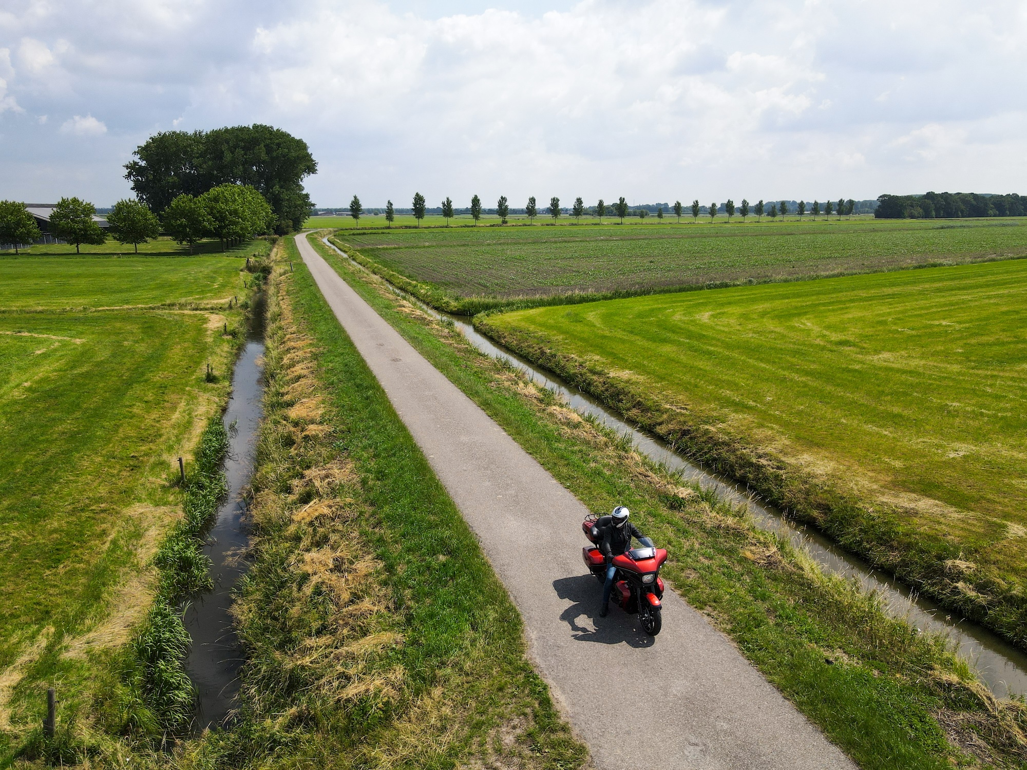 Door Nederland touren met de motor? Stippel een mooie kronkelende route uit door de Betuwe.