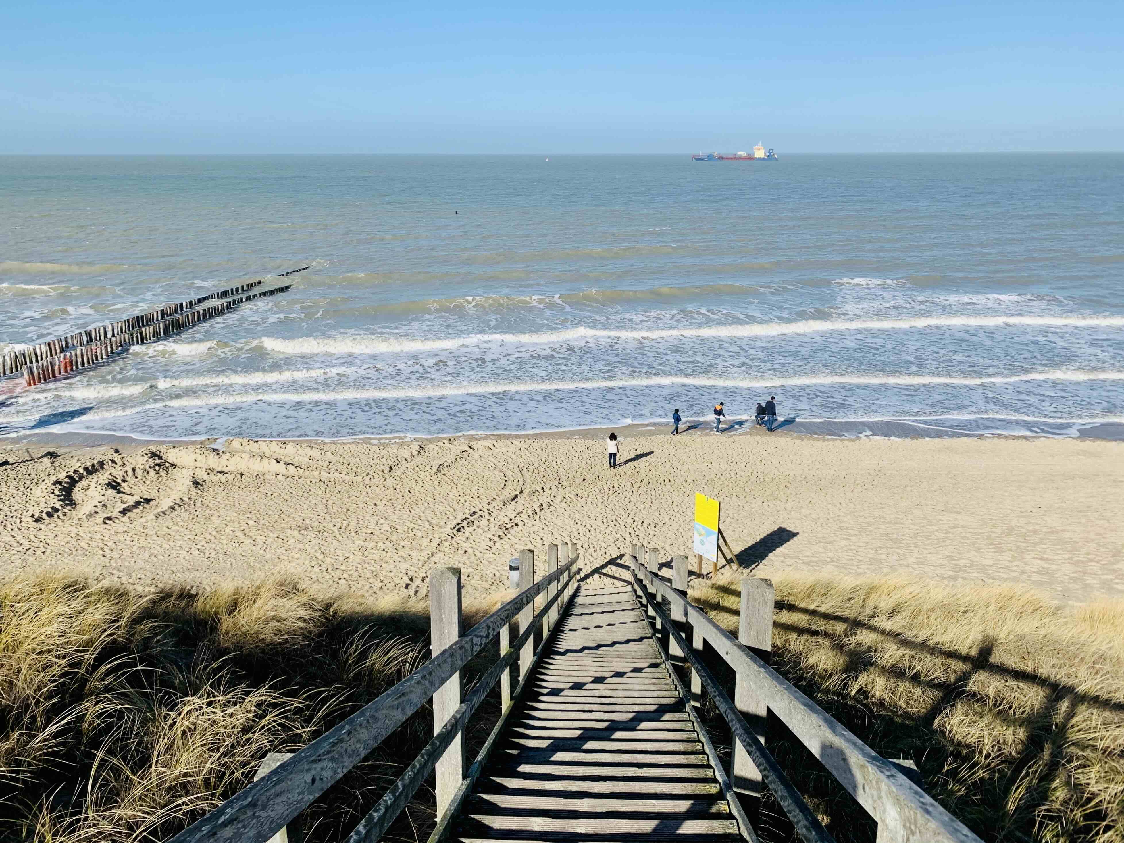 Rustige strand in Nederland