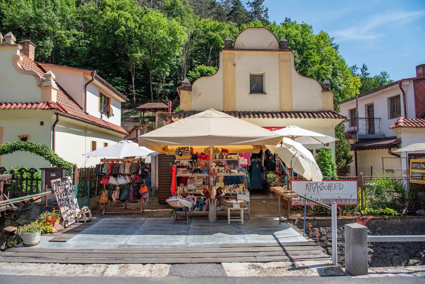 Het dorpje Karlštejn is heel gezellig