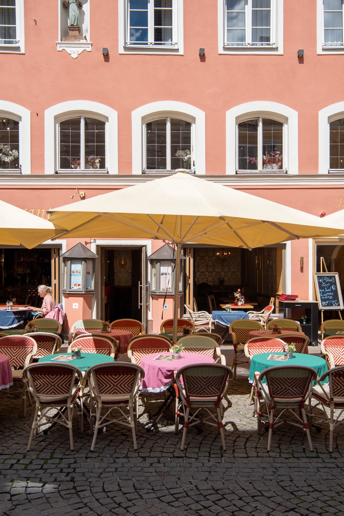 Kleurrijk terras in Füssen