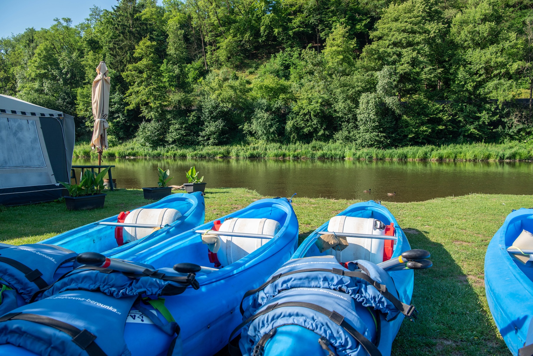 Kanoën op de Berounka rivier