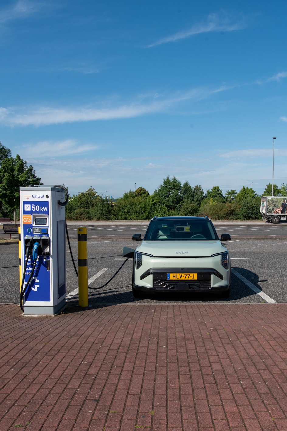 Kia EV3 opladen aan de snelweg