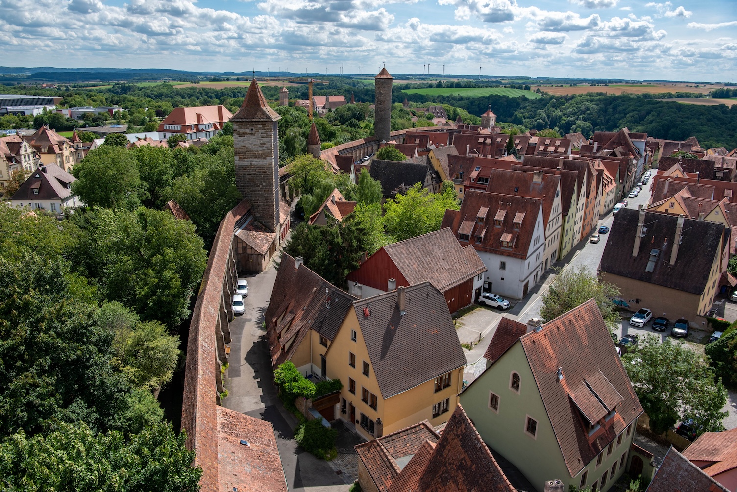 Uitzicht op de oude stadsmuren van Rothenburg ob der Tauber