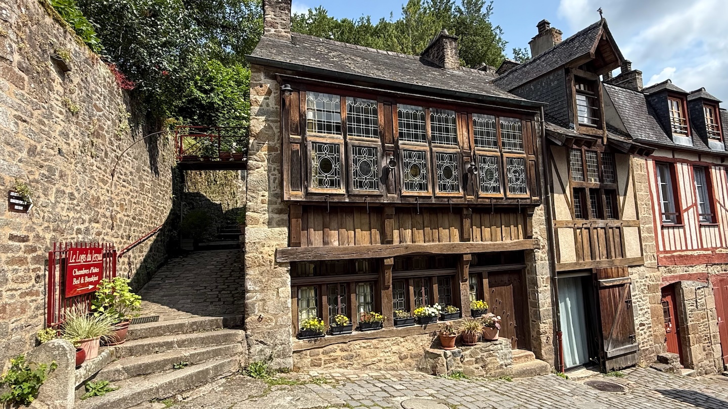 Oude huizen in Rue du Jerzal