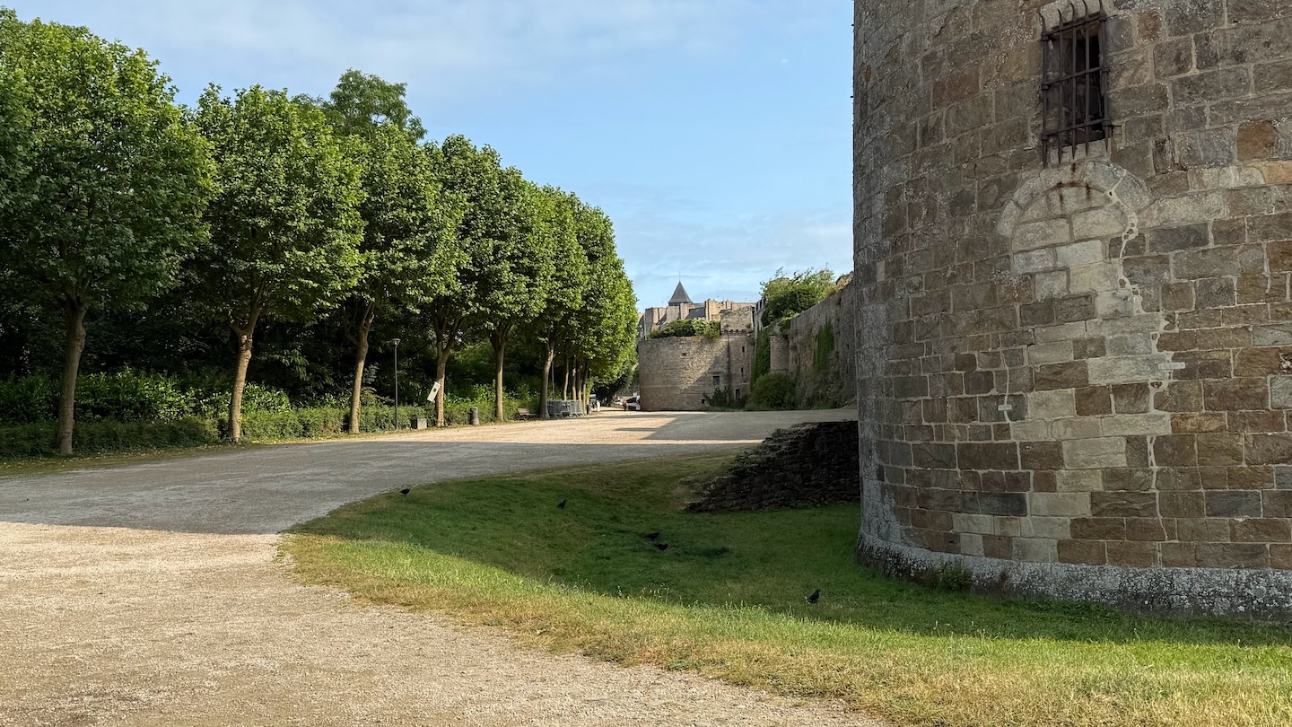 Wandeling over de stadswallen van Dinan