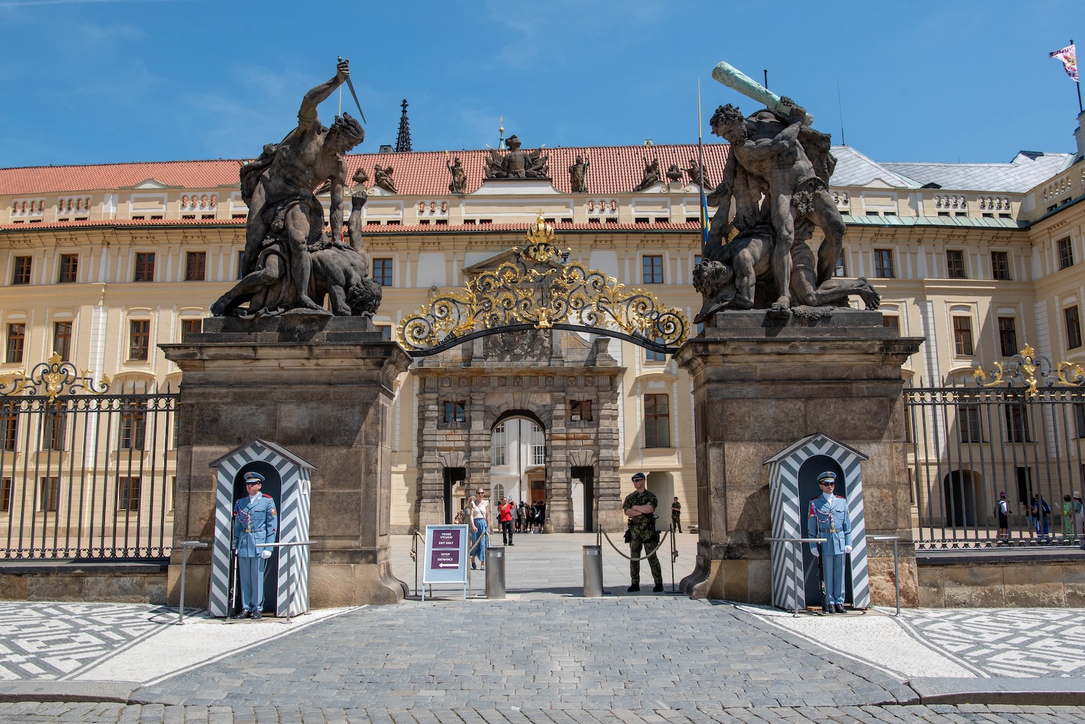 Ingang van het Koninklijk paleis van de Praagse Burcht