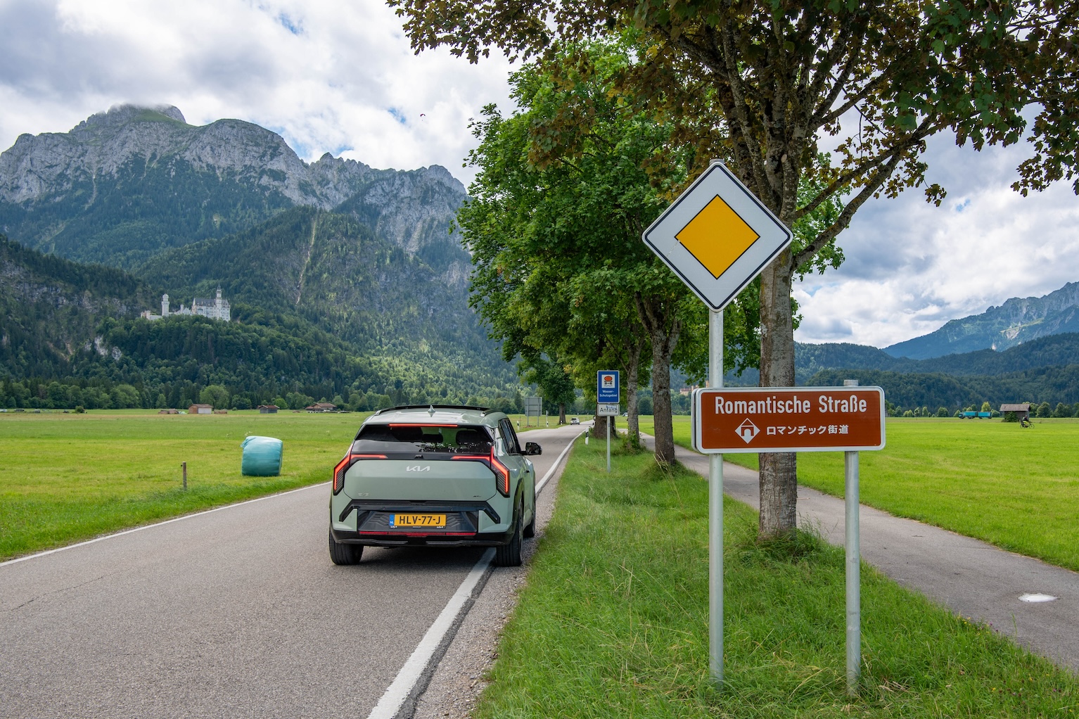 Bordje Romantische Strasse bij Neuschwanstein