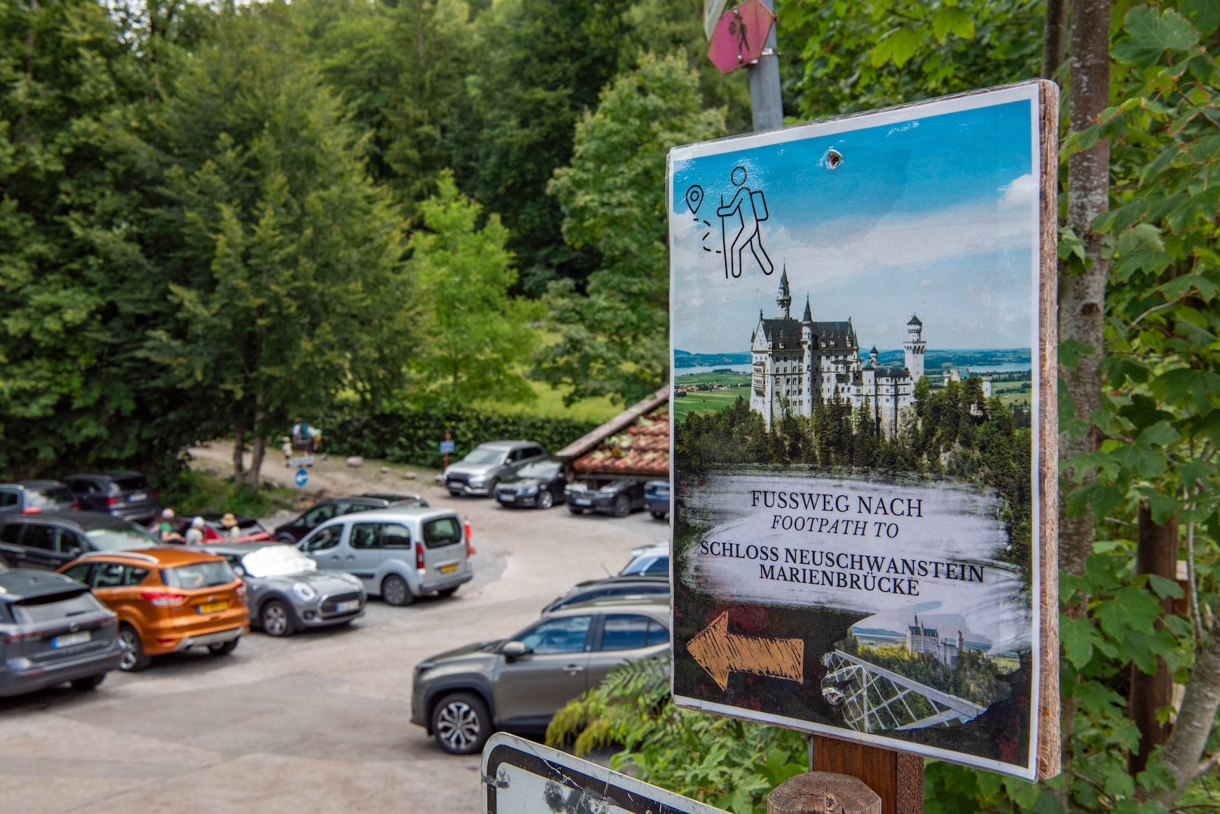 Bordje van het voetpad naar kasteel Neuschwanstein