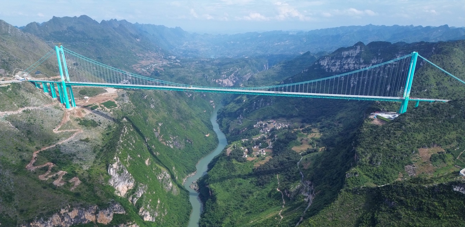 Hoogste brug ter wereld in China