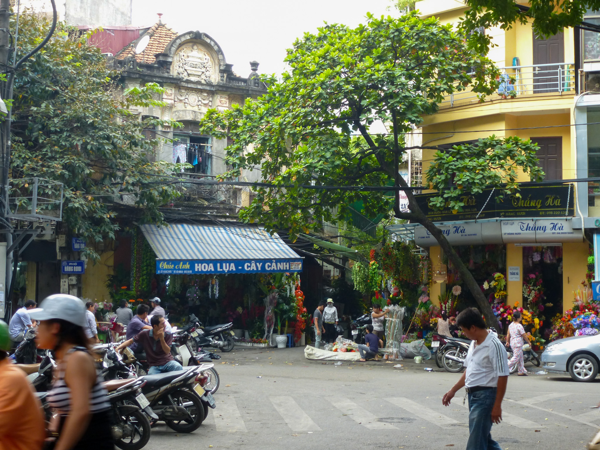 In de bruisende hoofdstad Hanoi is het altijd druk.