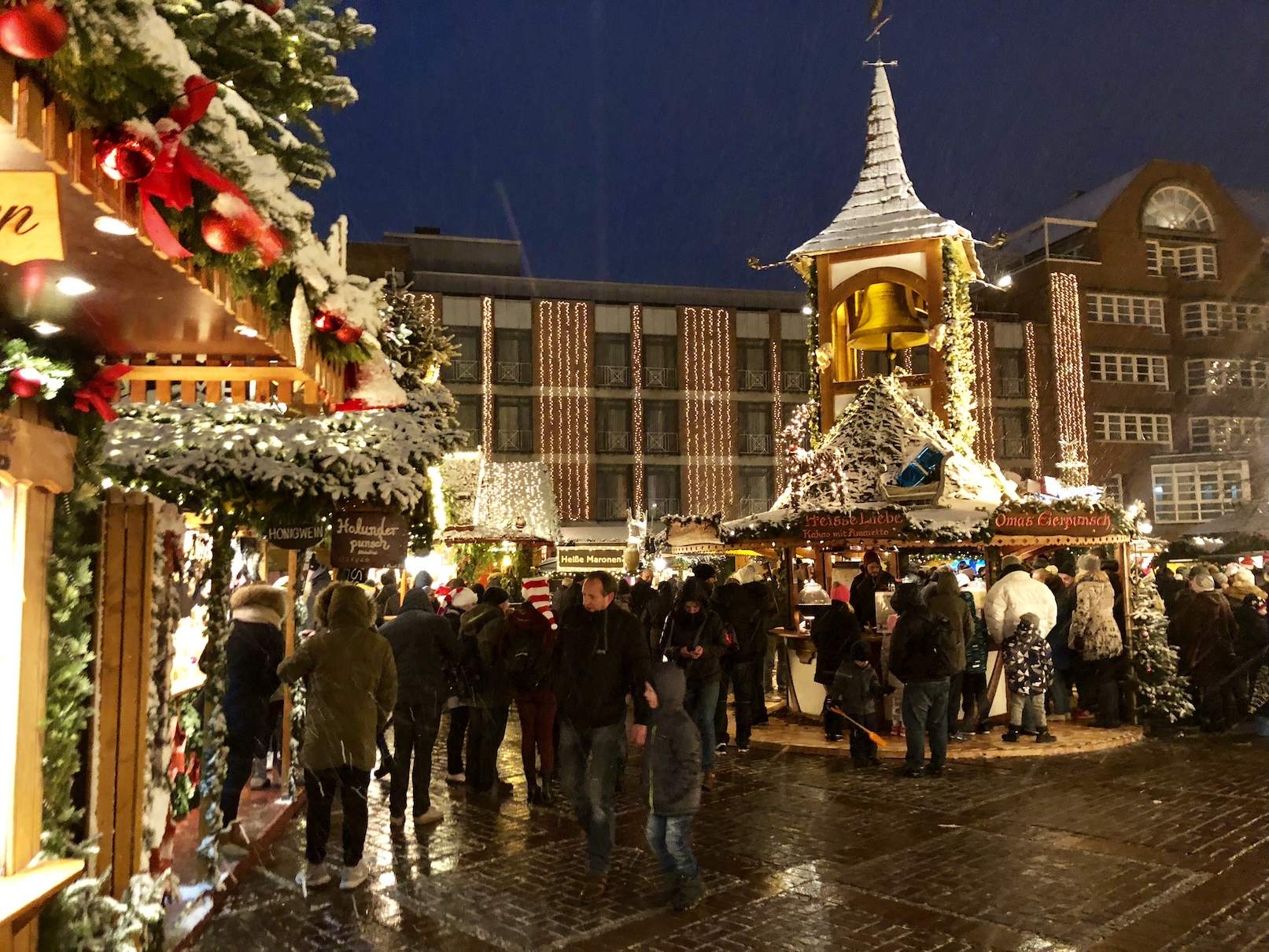 Kraampjes met gezelligheid op de kerstmarkt in Hannover