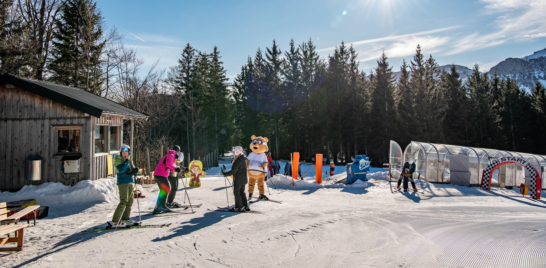 Skiërs op de Kasberg met kinderen
