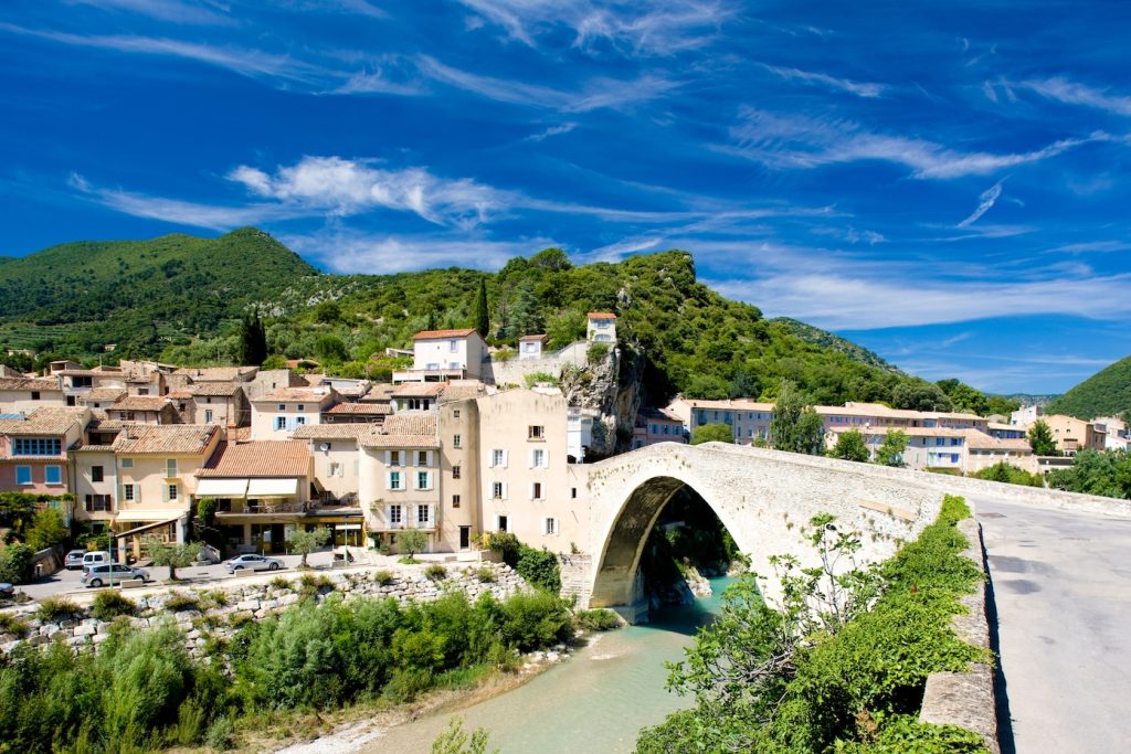 Het dorpje Nyons in Frankrijk