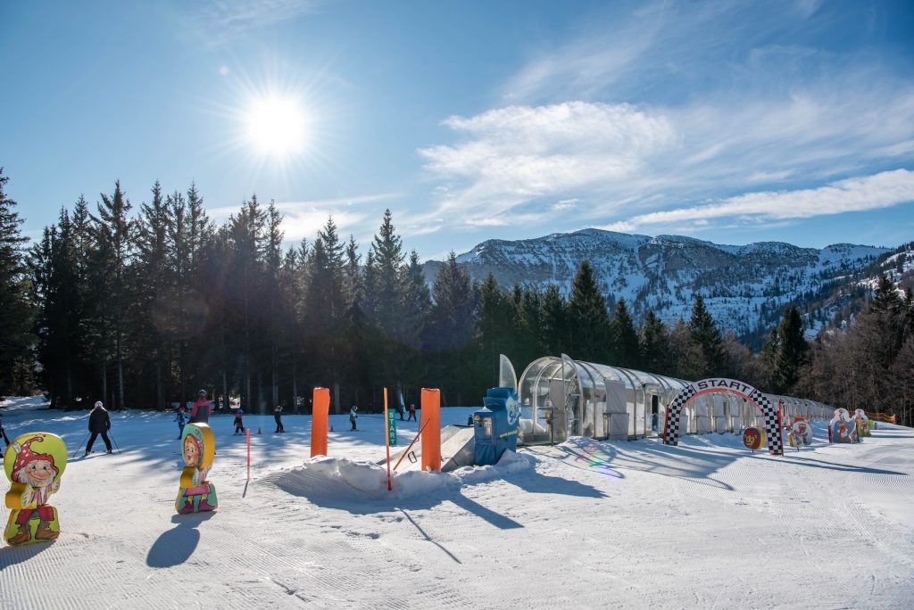 Zon in januari in skigebied Kasberg