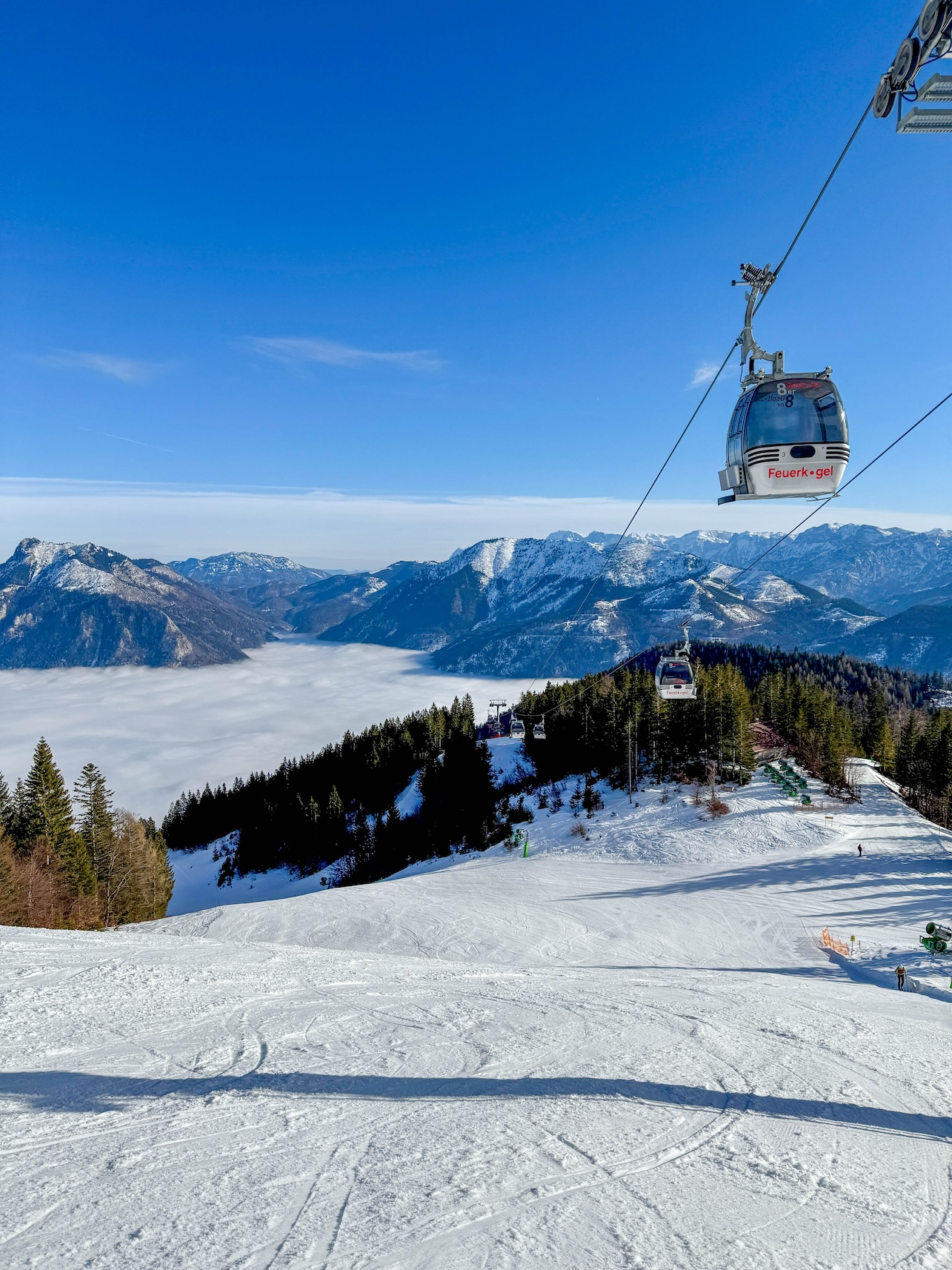Rustige, brede piste op de Feuerkogel met panoramisch uitzicht