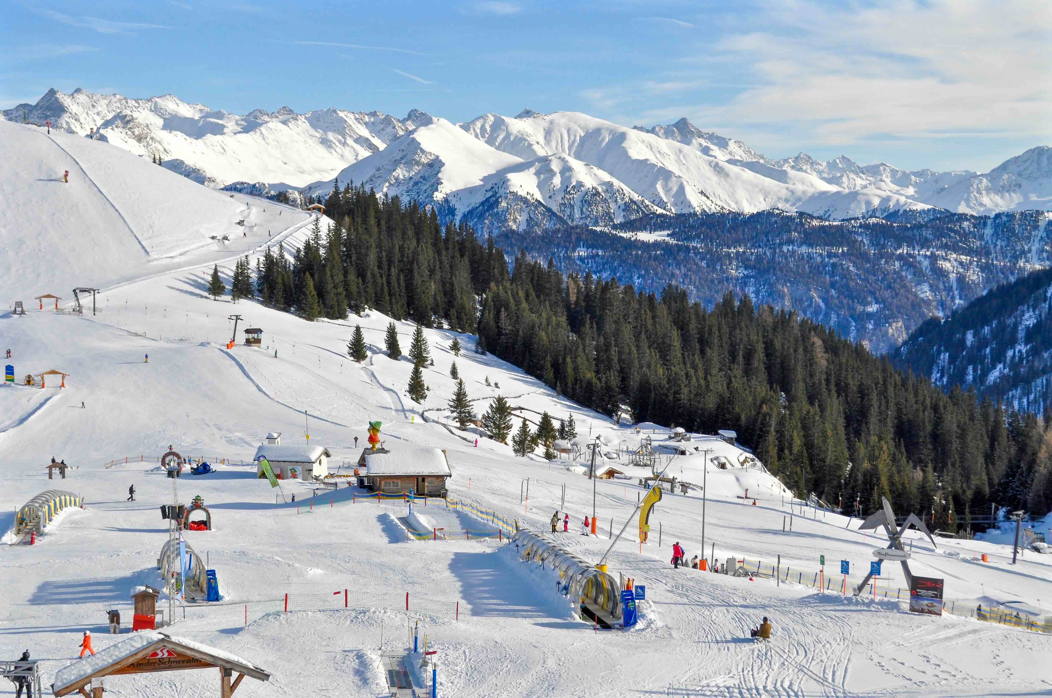 Skigebied Serfaus op een zonnige dag