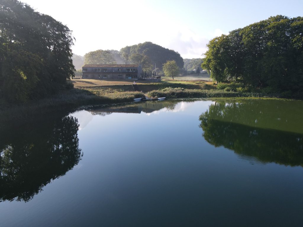 Het meer bij Villa Huno