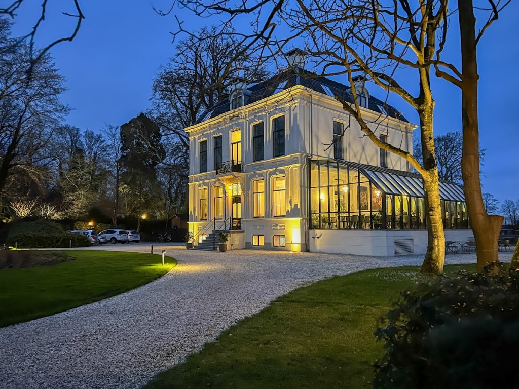 Flora Batava in de avond