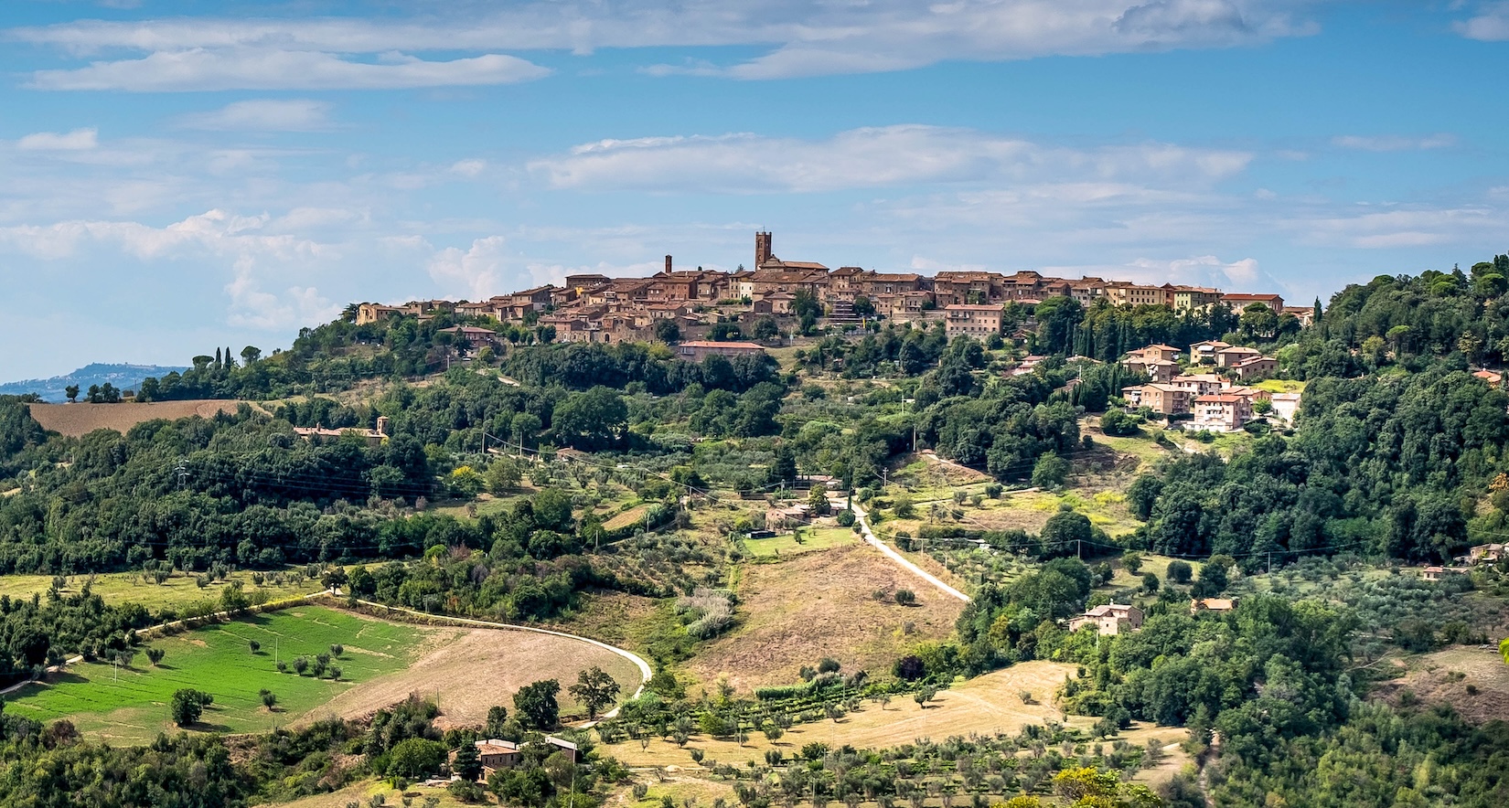Radicondoli in Toscane op een heuvel