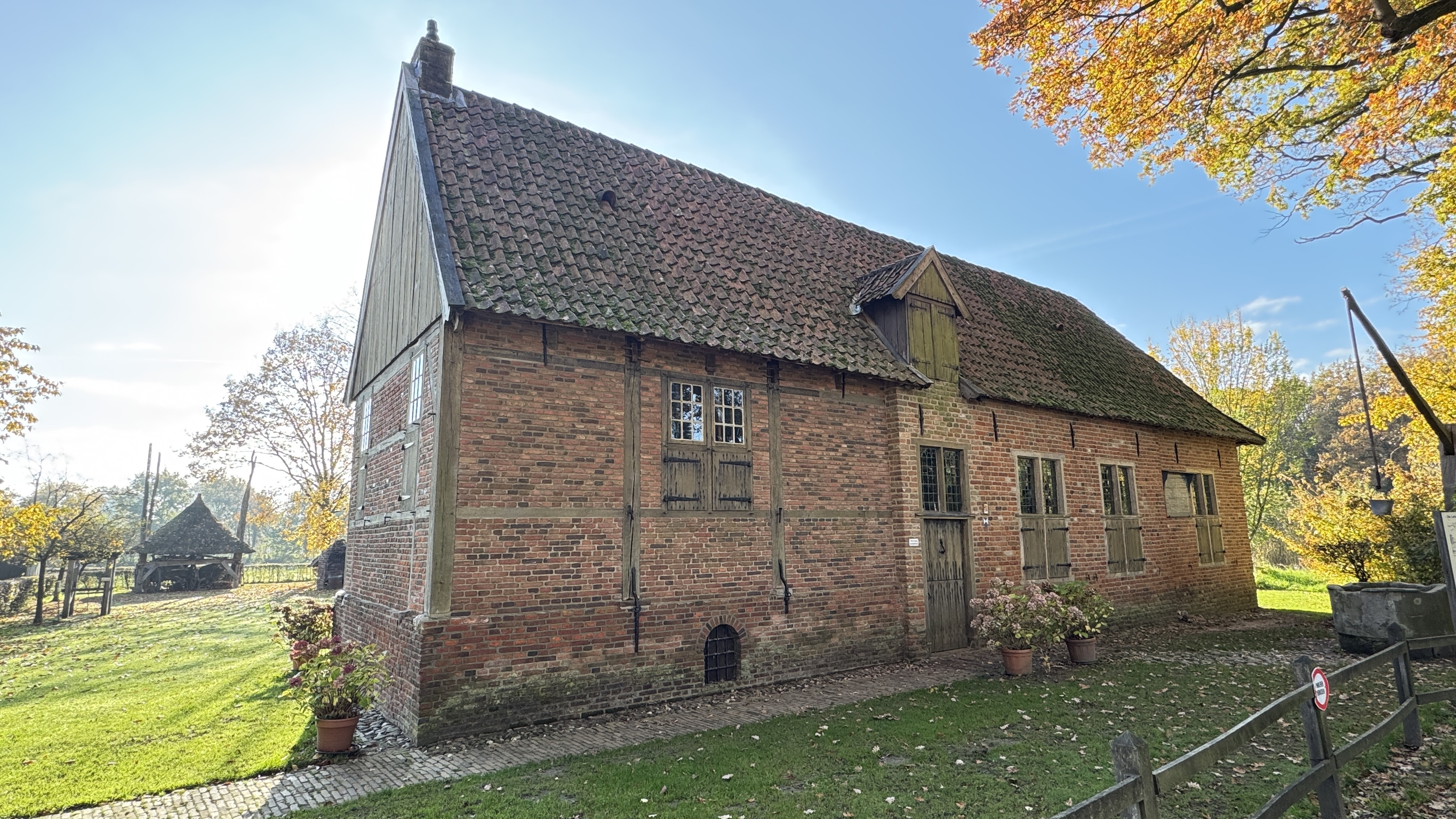Bij Boerderijmuseum De Lebbenbrugge ga je letterlijk terug in de tijd.